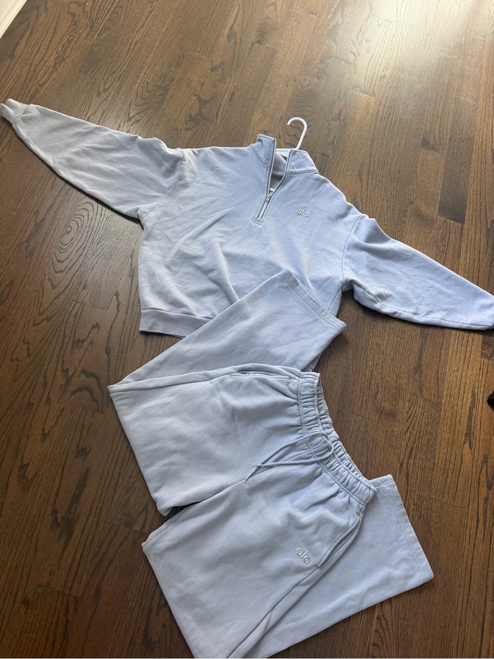 ALO Yoga Frost Alo Set sz S Great Condition